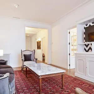  Apartment Casa Batllo - Luxury Historic 4bd 4bth For 9 Guests Spain